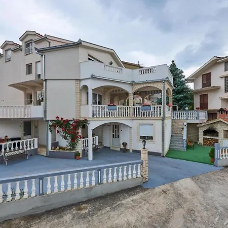 In Mastrinka With Loggia, Air Conditioning, Wifi 5159-2 Trogir