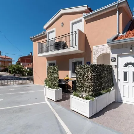 In Mastrinka With Loggia, Air Conditioning, Wifi 5159-2 * Trogir