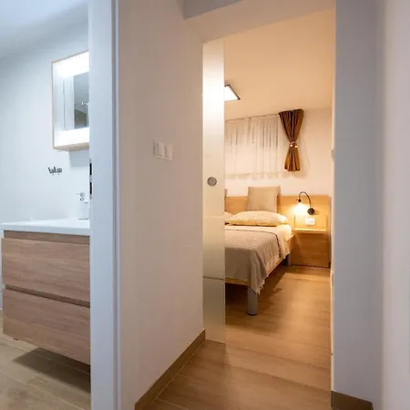 In Mastrinka With Loggia, Air Conditioning, Wifi 5159-2 Apartamento Trogir